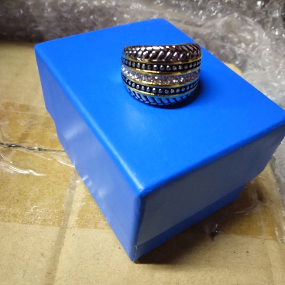 Elegant Silver and Gold Women's Ring